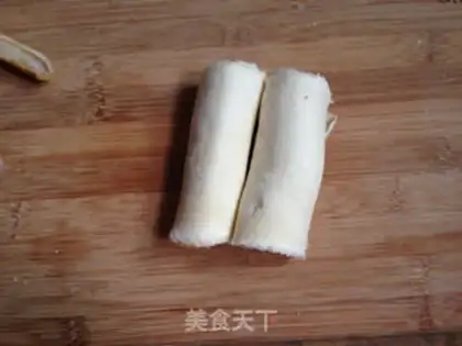 Make Sweet toast banana rolls step 3
