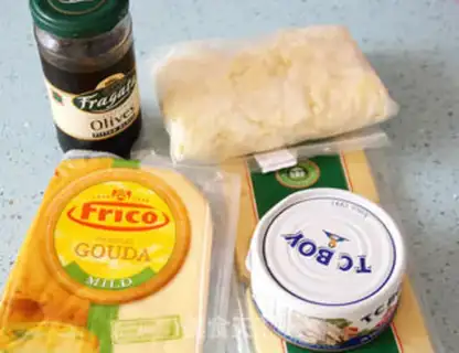 Make Triple cheese tuna pizza step 19