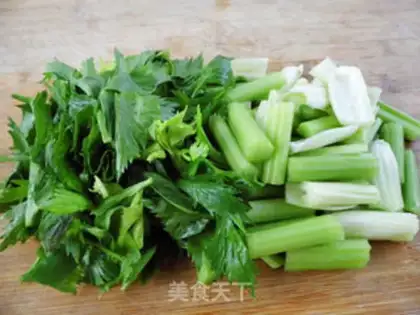 Make Celery with the head of the sea step 1
