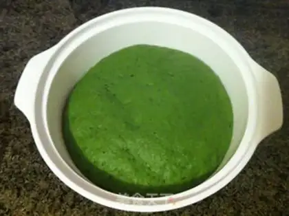 Make A spinach juice black sesame cake step 2