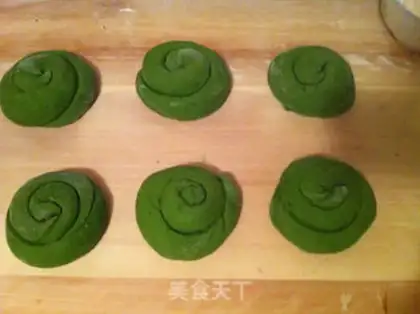 Make A spinach juice black sesame cake step 5