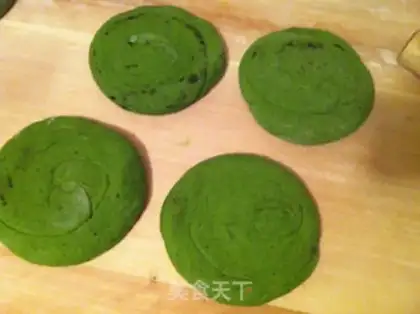 Make A spinach juice black sesame cake step 6