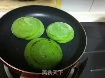 Make A spinach juice black sesame cake step 7