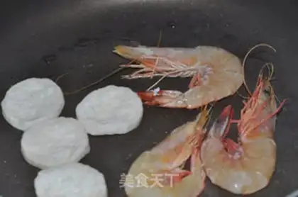 Make Black pepper shrimp fried apricot mushrooms step 6