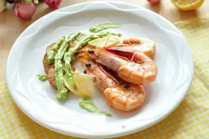Make Black pepper shrimp fried apricot mushrooms step 8
