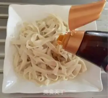 Make Hot dry noodles step 0