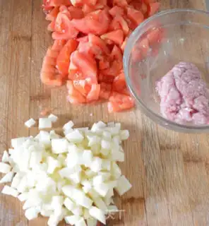 Make Tomato potato sauce noodles step 1