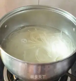 Make Tomato potato sauce noodles step 2