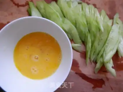 Make Eggs made from cucumbers step 1