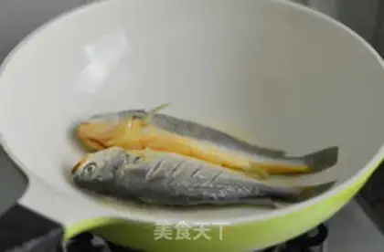Make The yellowfish step 2