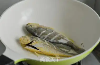 Make The yellowfish step 3