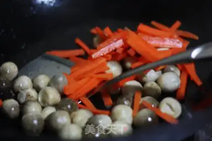 Make Black herbs and fried beef step 3