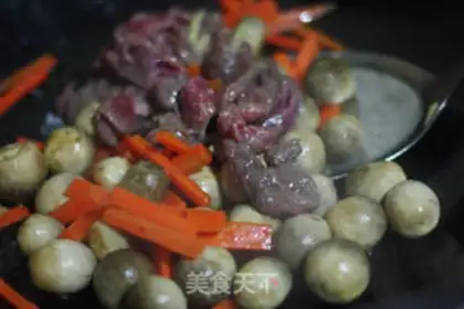Make Black herbs and fried beef step 5