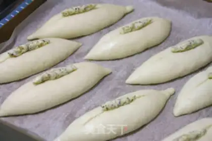 Make Natural fermented garlic soft bread step 17