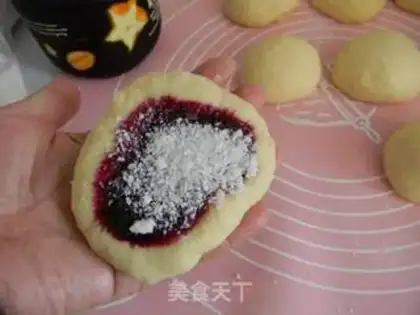 Make Blueberry jam bread step 3