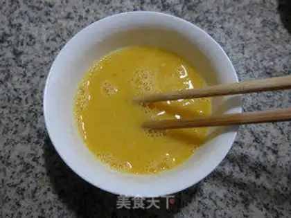 Make Soy sauce, egg fried rice step 2