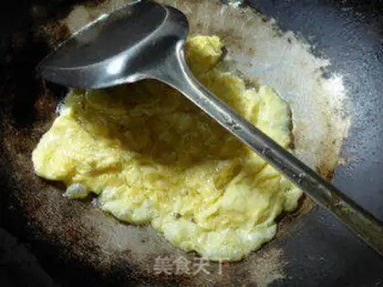 Make Soy sauce, egg fried rice step 3