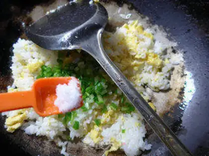 Make Soy sauce, egg fried rice step 6