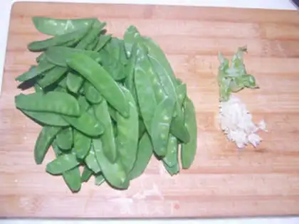 Make Garlic Dutch beans step 0