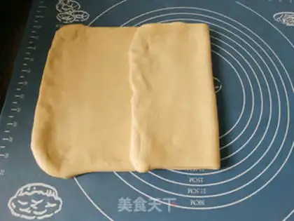 Make Danish hands tore bread step 4