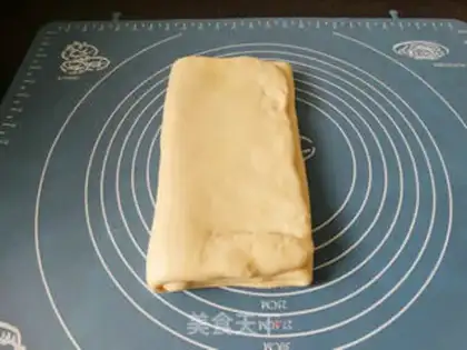 Make Danish hands tore bread step 5