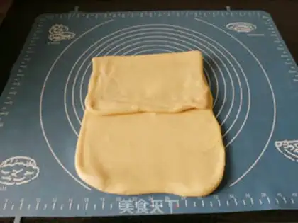 Make Danish hands tore bread step 6