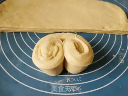 Make Danish hands tore bread step 8