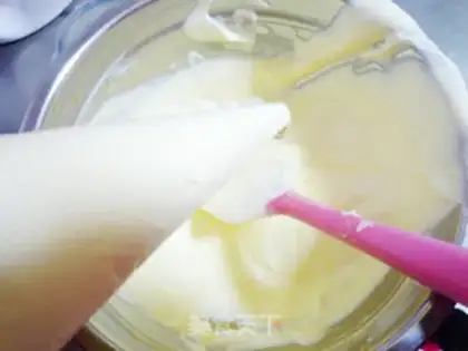 Make Yogurt kipper cake step 16