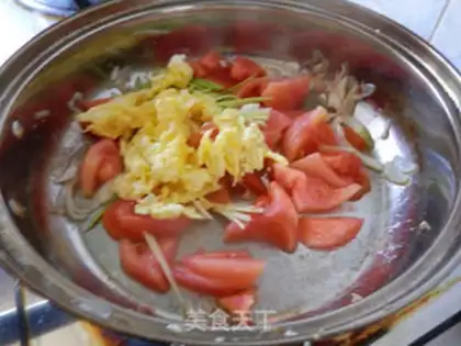 Make Tomato eggs for noodles step 7