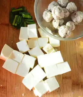 Make Tofu with mushroom meatballs step 0
