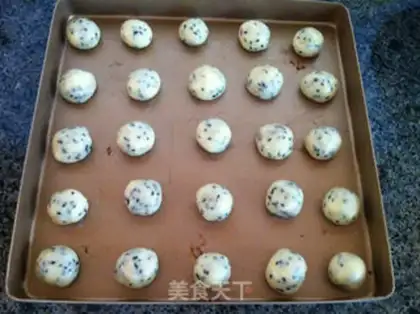 Make Black Sesame Flower Biscuit step 6