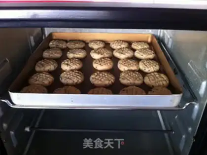 Make Black Sesame Flower Biscuit step 8