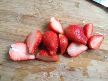 Make Banana strawberry yogurt step 1