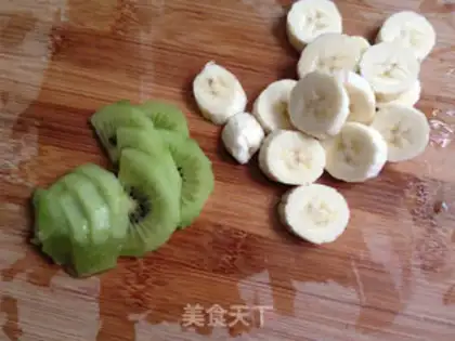 Make Banana strawberry yogurt step 3