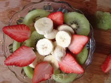 Make Banana strawberry yogurt step 4