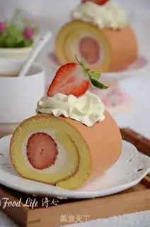 Make Strawberry roll step 22
