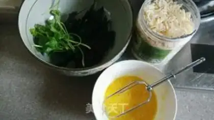 Make Cream shrimp omelet soup step 0