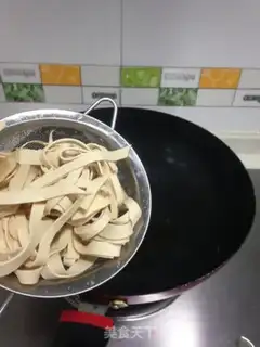 Make Spinach and bean peel step 2