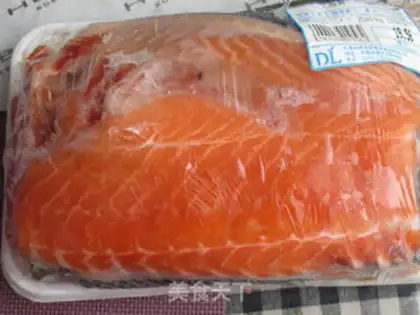 Make White mushroom stewed salmon bones step 0
