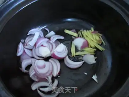 Make White mushroom stewed salmon bones step 5