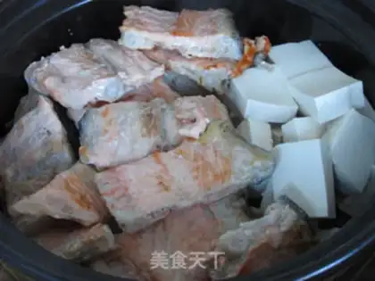 Make White mushroom stewed salmon bones step 7