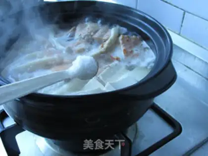 Make White mushroom stewed salmon bones step 8