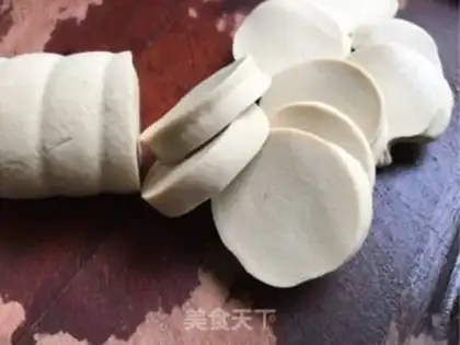 Make Five halogen chicken rolls step 1
