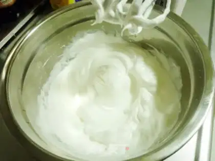 Make Subsea World scene cake step 11