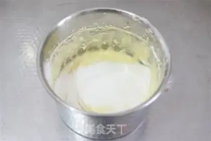Make Caramel banana cheesecake step 5