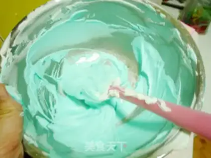 Make Subsea World scene cake step 28