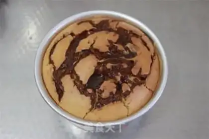 Make Caramel banana cheesecake step 11