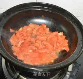 Make Tomatoes, eggnut soup step 2