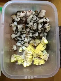 Make Sweet leather egg congee step 1