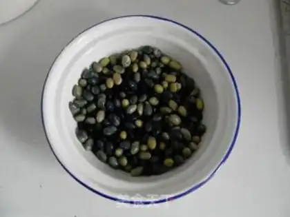 Make Black bean soy milk step 1